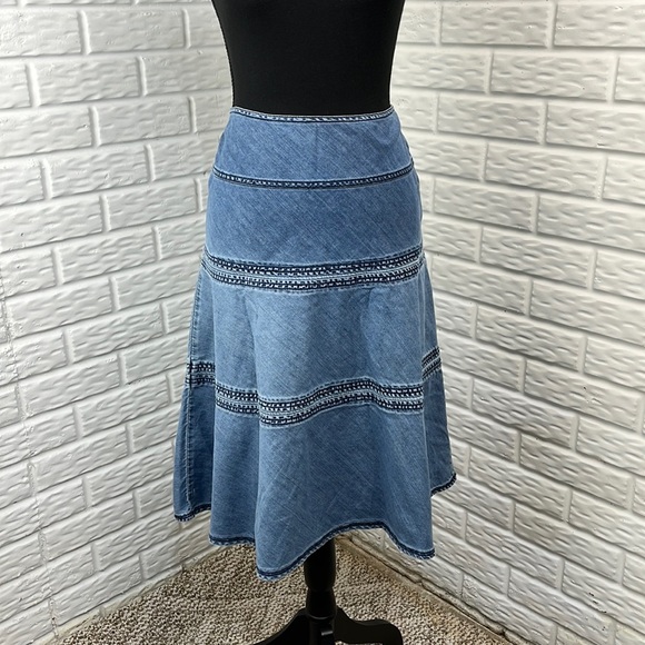 Liz Claiborne Dresses & Skirts - Liz Claiborne denim flare skirt size 10P